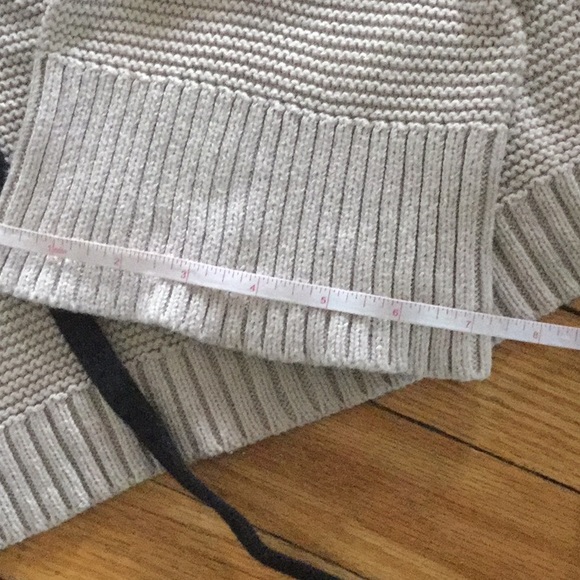 Sweater - Picture 4 of 4